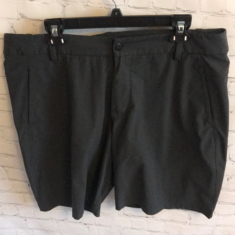 Lululemon shorts 40